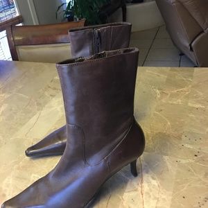 Bandolino Brown Booths